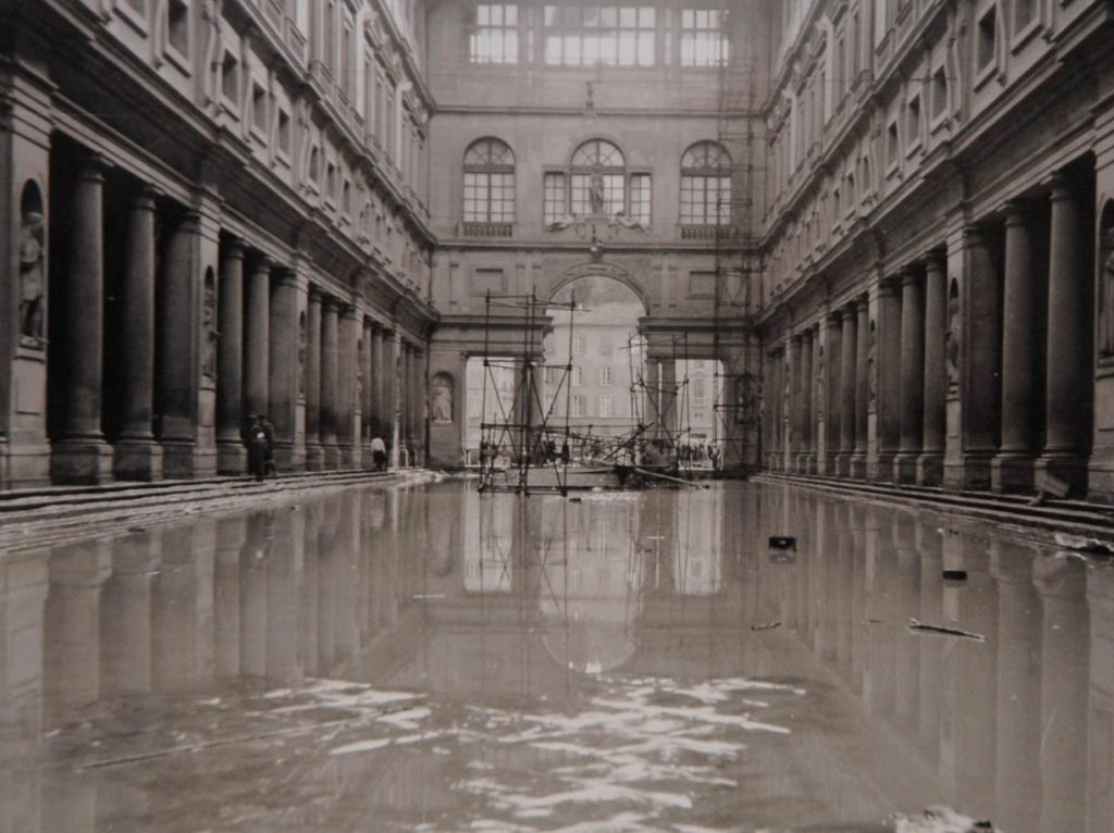 arno-uffizi-1966